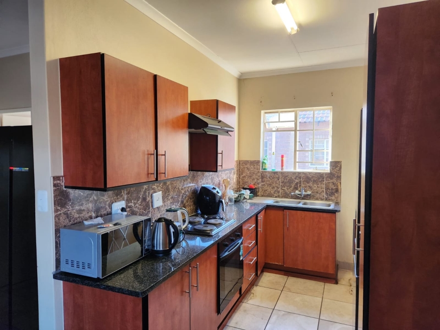 2 Bedroom Property for Sale in Waterval East North West